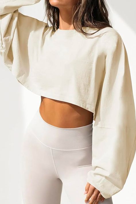 This Joah Brown Dupe is ICONIC. The perfect fall outfit, fall crop top in a perfectly oversized fit. Identitcal to the Joah Brown crop. #ad Crop Top Design, Loose Crop Top, Costume Africain, Crop Pullover, Legging Sport, Fit Workout, Sleeves Clothing, Round Neck Sweatshirts, Workout Gym