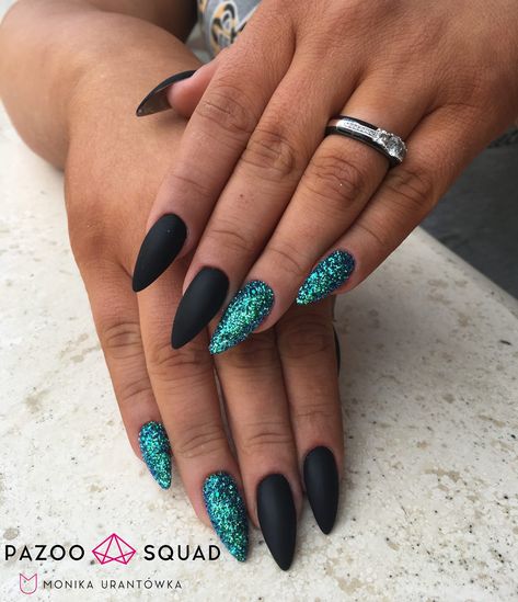 Sparkly Summer Nails 2023, Best Beach Nails, Aqua And Black Nails, August Acrylic Nails Ideas, Black Teal Nails, Turquoise Black Nails, Black Beach Nails, Black And Teal Nail Designs, Almond Nails Birthday