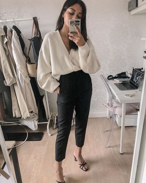 Knits are back 🎉 Cardigan Outfit Casual, Cardigan Outfit Work, Cream Cardigan Outfit, Oversized Cardigan Outfit, Cardigans Crochet, Outfit Cardigan, Cardigan Outfit, Oversized Sweater Cardigan, Cardigan Casual