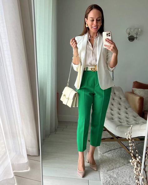 Pants Outfit Work, Bright Pants, Green Pants Outfit, Colorful Pants, Bright Colored Outfits, Summer Office Outfits, Color Outfits, 3 Ways To Wear, Summer Office