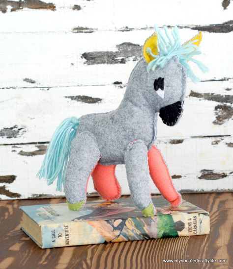 Vintage Crafts- Vintage Stuffed Donkey Plushie and Free Pattern | My So Called Crafty Life Giraffe Sewing Pattern, Crafts Vintage, Handmade Gifts Diy, Animal Sewing Patterns, Sewing Stuffed Animals, Craft Lovers, Miniature Christmas, Vintage Crafts, Soft Toys