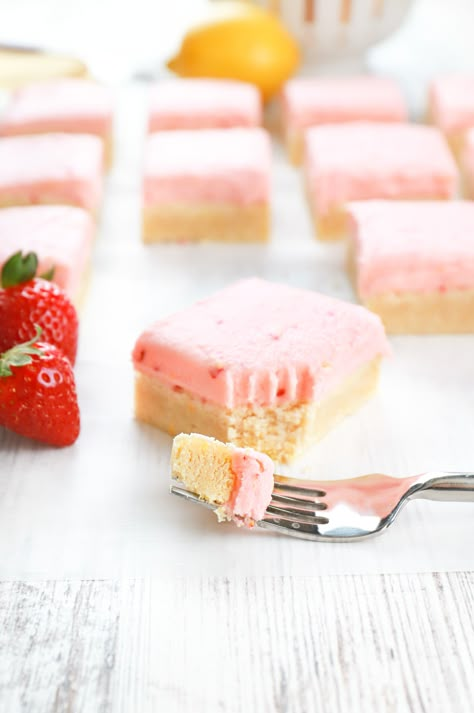 Pink Lemonade Bars, Strawberry Lemonade Desserts, Strawberry Lemonade Bars, Strawberry Sugar Cookie Bars, Pink Lemonade Cookies, Celebration Recipes, Plain Sugar Cookies, Cooking Therapy, Sandwiches Appetizers