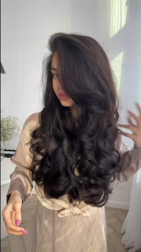 Long Bouncy Haircut, Bouncy Curls Medium Hair, Big Bouncy Curls Long Hair, Long Bouncy Hair, Bouncy Haircut, Thick Voluminous Hair, Soft Black Hair, Majestic Hair, Academia Hairstyle