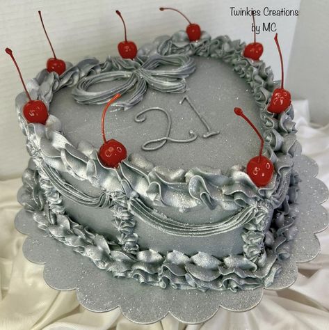 Silver glitter and buttercream Silver Heart Cake, Bolo Aesthetic, Silver Birthday Cake, Birthday Pose, Heart Birthday Cake, 22nd Birthday Cakes, Suprise Birthday, Birthday Cake Writing, Heart Shaped Cake