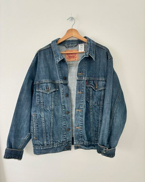 darkwash jean jacket - size medium - vintage style - relaxed fit brand: levi’s retails: $100 price: $55 FREE SHIPPING Levis Jeans Jacket Outfit, Levi’s Denim Jacket, Vintage Jean Jacket Outfit, 90s Jean Jacket, Thrift Board, Levis Jean Jacket, Thrift Inspo, Jean Jacket Outfits, Oversized Jean Jacket