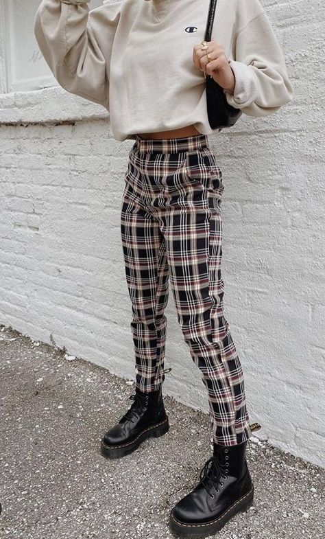 Plaid Pants Outfit Summer, Plaid Pants Outfit Fall, Plaid Pants Outfit Women, Doc Martens Outfit Grunge, Doc Martens Outfit Fall, Doc Martens Outfit Men, Doc Martens Outfit Summer, Plaid Pants Outfit, Trendy Outfits Edgy