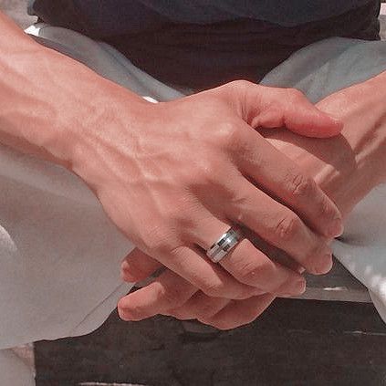 Attractive Male Hands, Attractive Hands Men, Masculine Hands, Malfoy Harry Potter, Hands With Rings, Veiny Arms, Veiny Hands, Boys Aesthetic Outfits, Hand Veins