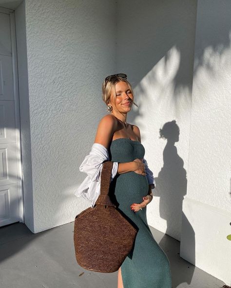 Outfits • Instagram Bump Summer Outfit, Maternity Vacation Outfits, Bump Pictures Weekly, 28 Weeks Pregnant Belly, Pregnant Outfits Summer, Pregnant Summer Outfits, Cute Summer Pregnancy Outfits, Maternity Summer Outfits, Chandler Dehart