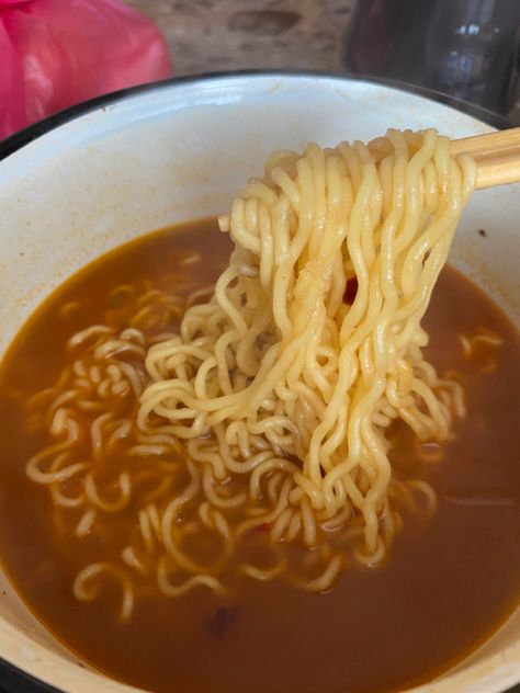 #noodles #spicynoodles #recipe Super Noodles, Yummy Noodles, Yellow Noodles, Spicy Noodle, Yummy Pizza, Coffee Recipes Starbucks, Spicy Noodles, Food Babe, Coffee Recipes