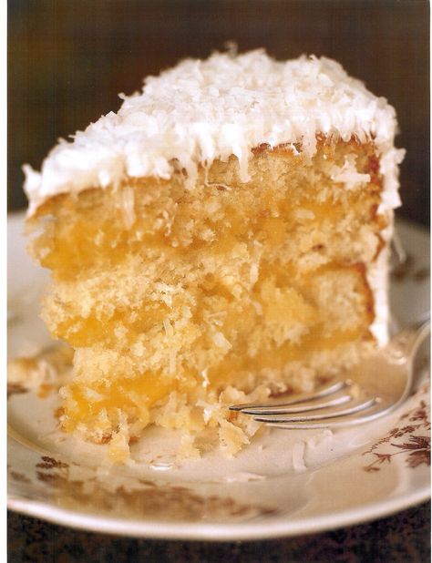 Say's Coconut Cake from Foster's.  A classic cake with an unexpected twist: lemon curd filling.  This tangy sweet combination is sure to impress! Cake With 7 Minute Frosting, Pineapple Frosting, Coconut Pineapple Cake, Seven Minute Frosting, 7 Minute Frosting, Cake With Lemon Curd, Sara Foster, Coconut Pound Cakes, Lemon Curd Recipe