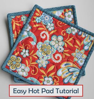 Tutorial for an easy hot pad, or could make larger and use as a mug rug or topper Hot Pads Tutorial, Tips Menjahit, Potholder Patterns, Small Sewing Projects, Hot Pad, Creation Couture, Diy Couture, Sewing Projects For Beginners, Easy Sewing Projects