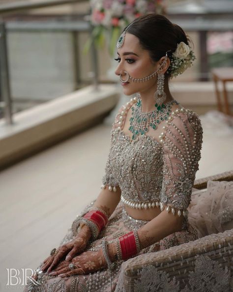 Every detail of this bride’s is just so ethereal. Beautiful pastel pink lehenga with stunning detailing, radiating makeup and dazzling diamond jewellery, everything is to die for. Pc: Samaira Sandhu #bridal #bride #indianwedding #indianbride #indianjewellery #jewelry #indianbridalmakeup #bridalmakeup #wittyvows #lehenga Jewellery For Pastel Pink Lehenga, Bride With Diamond Jewellery, Pastel Green Lehenga Bridal, Pastel Pink Bridal Lehenga, Kanchi Lehenga, Pastel Bridal Lehenga, Pastel Pink Lehenga, Emerald Green Outfit, भारतीय दुल्हन संबंधी