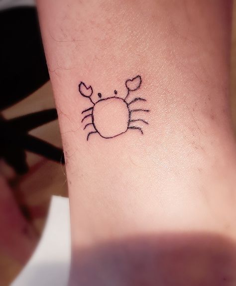 I'm a young enthusiastic tattoo beginner from Constance, Germany. Grateful for your support <3 3. Tattoo. 3er Fineline Needle. #crab #tattoo #fineline #tiny #simple #cute #sea #animal #thirdtry #ankletattoo Simple Fineline Tattoos, Simple Crab Tattoo, Ankle Tattoo Simple, Constance Germany, Tattoo Beginner, Stick Poke, Tattoo Ankle, Crab Tattoo, Cute Simple Tattoos