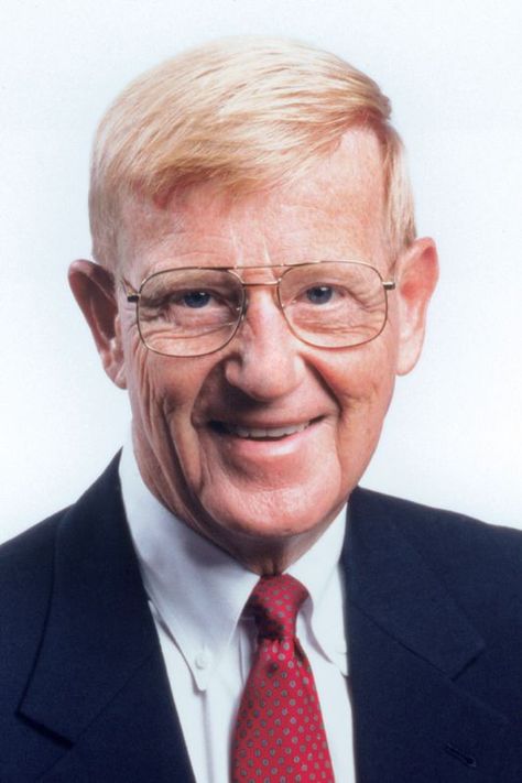 Lou Holtz will be the keynote speaker at the 2015 VIPAR HD Annual Business Conference. Lou Holtz, Business Conference, Keynote Speaker, Football Coach, Keynote Speakers, Notre Dame, Speaker, Coaching, Heavy Duty