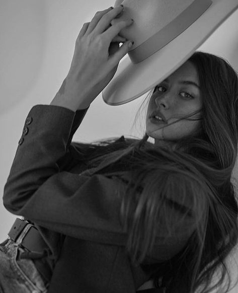 Katya Miro, Cowgirl Photoshoot, Photoshoot Studio, Photographie Portrait Inspiration, Portrait Photography Women, Self Portrait Photography, Creative Portrait Photography, Model Poses Photography, Portrait Photography Poses