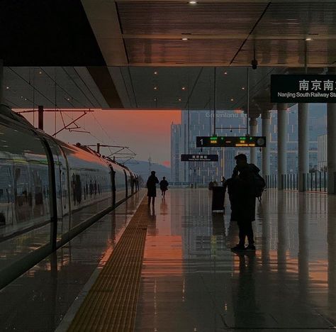 Fotografi Vintage, Hyogo, Dark Paradise, City Vibe, Cinematic Photography, Night Aesthetic, City Aesthetic, The Train, Two People