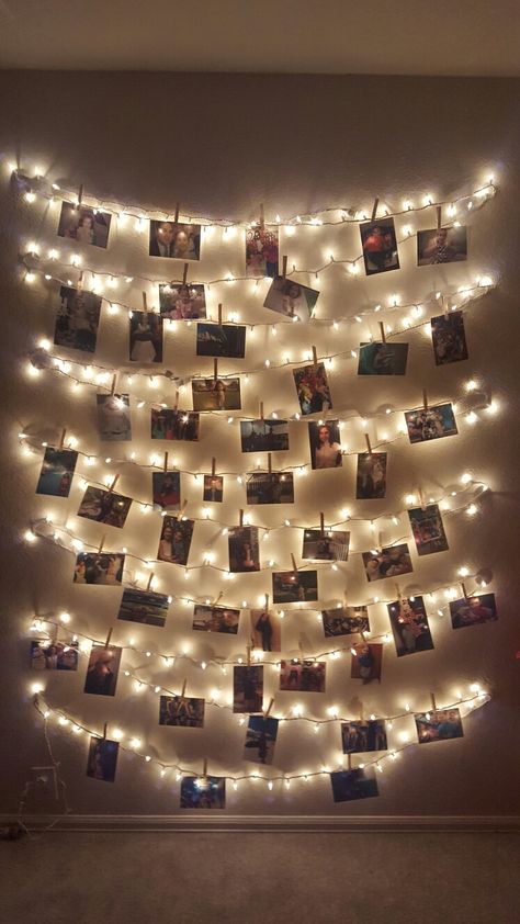 Fairy Lights With Clips, Picture Fairy Lights, Photo Clip String Lights Bedroom, String Lights With Photos Bedroom, Fairy Lights Bedroom With Photos, Decor Lights In Bedroom, Fairy Lights Words On Wall, Photo Wall Inspiration Bedroom, Fairy Light With Pictures