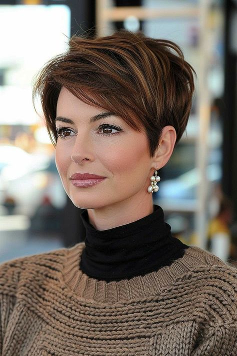 Brunette Pixie Cut, Bob Pendek, Latest Short Haircuts, Short Layered Haircuts, Short Bob Haircuts, Penteado Cabelo Curto, Hair Color And Cut, Short Hair Haircuts, Short Hair With Bangs