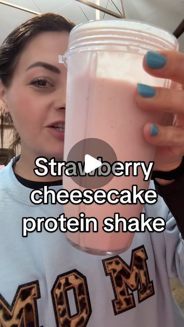 Courtney | VSG Journey on Instagram: "Clean simple eats strawberry cheescake protein shake 🍓" Jello Protein, Bariatric Protein Shakes, Protien Shake Recipes, Strawberry Protein Smoothie, Protein Drink Recipes, Premier Protein Shakes, Clean Simple Eats, Healthy Protein Shakes, Bee Clipart