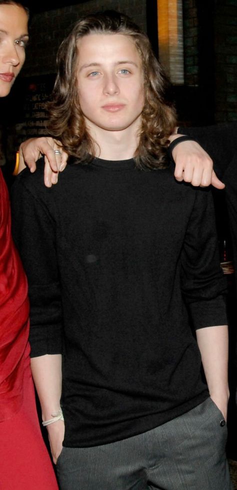 Rory Culkin Short Hair, Rory Culkin Wallpaper, Ethan Crankgameplays, Rory Culkin, Ideal Boyfriend, Jotaro Kujo, Guitar Songs, Hot Actors, Long Hair Styles Men