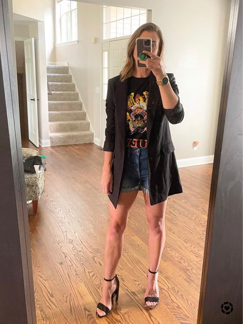 Blazer With Band Tee, Blazer Band Tee Outfit, Concert Outfit With Blazer, Blazer Concert Outfit, Denim Shorts And Heels, Shorts And Blazer Outfit, Band Tshirt Outfit, Tailored Shorts Outfit, Brown Jacket Outfit