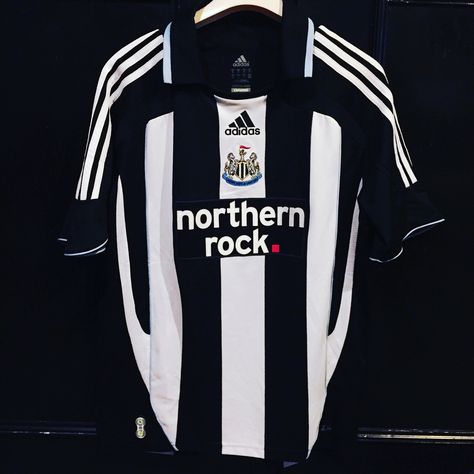 Newcastle (Inglaterra) 2007 Block Core, Football Jersey Outfit, Retro Jersey, Design Jersey, Classic Football Shirts, Jersey Outfit, Retro Football, Team Jersey, Team Shirts