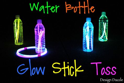 Summer Camp: 10 Awesome Glow Stick . I tried the waster bottles with glow sticks but didn't work all that great. Could of been the glow stick bought them at dollar store Glow Stick Crafts, Logo Camping, Bonfire Birthday, Lila Party, Resident Retention, Camping Foods, Camping Snacks, Retro Camping, Dark Party