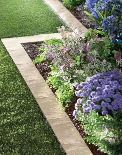 15 Spectacular Yard Landscaping Ideas and Flower Beds with Paver Borders Lawn Borders, Brick Garden Edging, Flower Bed Edging, Small Front Gardens, Brick Garden, Front Garden Design, Garden Paving, Front Yard Garden Design, Budget Garden