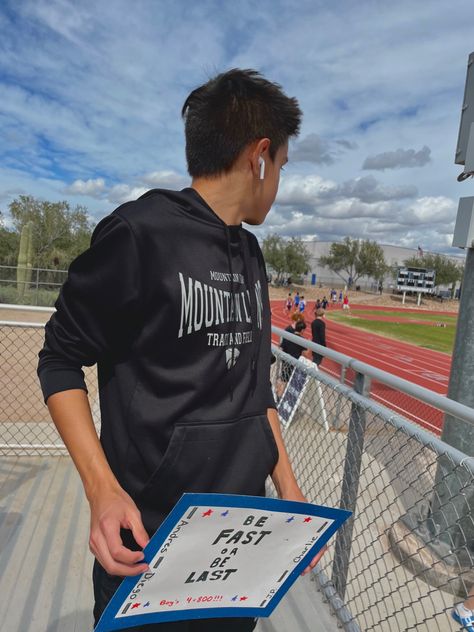 Male Track Athlete, Boy Running Aesthetic, Running Track, Track Meet, Aesthetic Boys, Aesthetic Boy, Man Running, Track And Field, Track