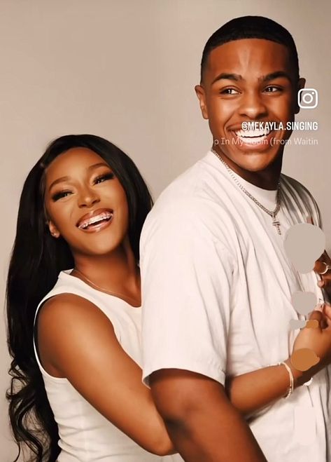 1 Year Anniversary Photo Shoot Ideas Black Couples, Couples Professional Photoshoot, Married Couple Photoshoot Ideas, Couple Photoshoot Indoor, Black Couple Photoshoot, Couples Anniversary Photoshoot, Black Couples Photoshoot, Fun Couple Photoshoot, Engagement Photo Shoot Poses