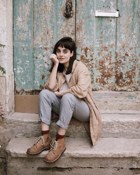 Mid Length Hair With Bangs, Minimal Wardrobe, My Lifestyle, Female Character Inspiration, Ny Fashion, Coat Outfits, Grunge Hair, It Girl, Womens Haircuts