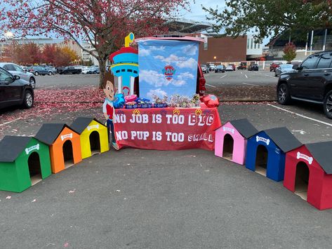 Paw Patrol Trunk Or Treat Ideas For Suv, Paw Patrol Dog House Diy, Paw Patrol Halloween Decorations, Trunk Or Treat Ideas For Cars With Dogs, Dog House Trunk Or Treat, Trunk Or Treat Ideas Paw Patrol, Dog Parade Float Ideas, Bluey Halloween Trunk Or Treat, Trunk Or Treat Paw Patrol