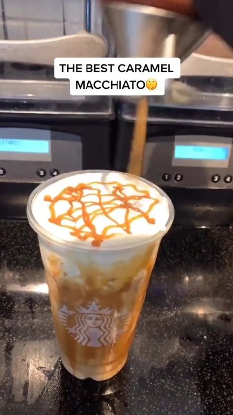 starbucksdrinksig on Instagram: Order a “Venti iced caramel macchiato upside down with sweet cream foam, & extra caramel” 😋 *We’re not sure if the drinks we post are… Iced Caramel Macchiato Starbucks, Starbucks Drinks Videos, Sweet Cream Foam, Refresher Drinks, Starbucks Caramel Drinks, Iced Caramel Macchiato Recipe, Caramel Macchiato Starbucks, Sweet Coffee Drinks, Caramel Macchiato Recipe