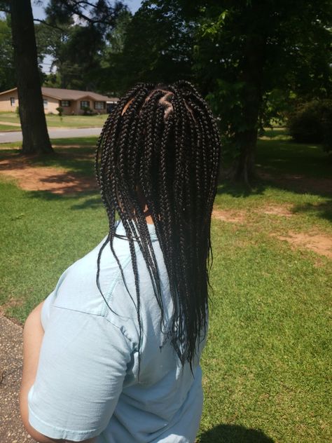 Medium Bra Strap Length Box Braids Box Braids Shoulder Length Medium, Bra Length Box Braids, Bra Strap Length Box Braids, Box Braids Straight Ends, Box Braids Medium Length, Shoulder Length Box Braids, Jumbo Box Braids Styles, Small Box Braids Hairstyles, Braids Length