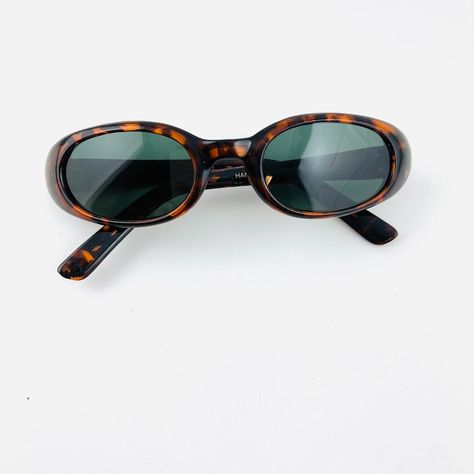 Sunglasses Tortoise Shell, Accessory Inspo, Sunglasses Pouch, Shell Frame, Cool Glasses, Photography Posing Guide, Sunglasses Brand, Oval Sunglasses, Nov 6