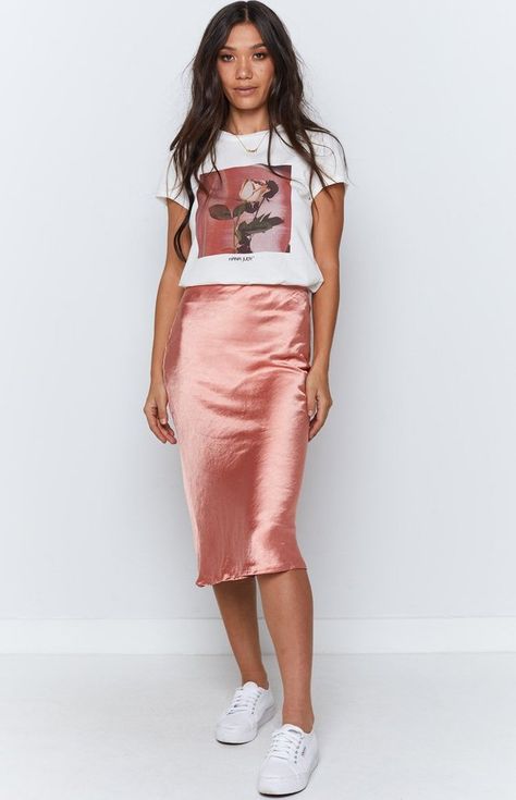 Satin Skirts With Sneakers, Pink Satin Skirt Outfit, Skirt Outfits With Boots, Pink Satin Skirt, Skirts Satin, Satin Skirt Outfit, Midlife Fashion, Fashion Island, Rust Colour