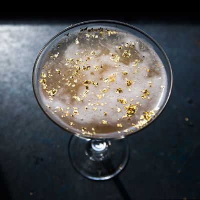 Pear and Apple Cocktails | SAVEUR Apple Cocktails, Apple Cocktail Recipes, Edible Gold Glitter, Pear Liqueur, Apple Cocktail, Gold Drinks, Pear Jam, Fall Cocktails Recipes, Edible Gold