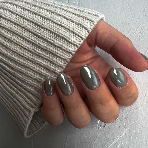 25 Fall Chrome Nails 2024: Trendy Colors and Designs for Stunning Autumn Manicures Fall Chrome Nails 2024, Fall Nails With Chrome, Classy Chrome Nails, Gray Chrome Nails, Fall Chrome Nail Colors, Chrome Coffin Nails, Rainbow French Tips, Fall Chrome Nails, Chrome Nails Silver