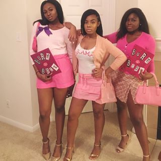 “You can’t sit with us.” | These Are The Most Iconic Halloween Costumes Of 2016 Mean Girls Costume, Girl Group Halloween Costumes, Teenage Halloween Costumes, Iconic Halloween Costumes, 90s Halloween Costumes, Black Halloween Costumes, Matching Halloween Costumes, Best Friend Halloween Costumes, Trio Halloween Costumes