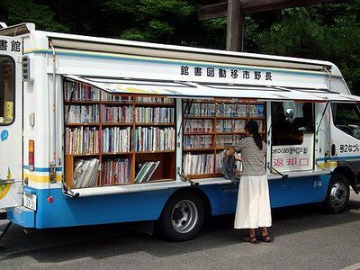 20 Imaginative Mobile Libraries Around The World | BOOKGLOW Book Truck, Reading Corners, Mobile Library, Cozy Nooks, Book Stores, Nice Weather, Book Cafe, Shandy, Little Library