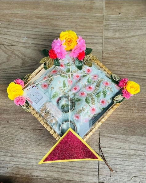 Kite Packing Ideas, Makar Sankranti Packing Ideas, Makar Sankranti Gift Ideas, Sankranti Packing Ideas, Sankranti Gift Ideas, Haldi Kumkum Packing Ideas, Makar Sankranti Decoration Ideas, Engagement Gift Baskets, Wedding Gift Hampers