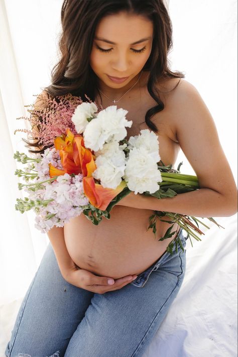 At Home Maternity Shoot Photo Ideas, Floral Maternity Shoot Outdoor, Diy At Home Maternity Pictures, Pregnancy Flower Photoshoot, Maternity Photos In Jeans, At Home Pregnancy Photoshoot, Maternity Flower Photoshoot, At Home Pregnancy Pictures, Home Pregnancy Photoshoot Ideas