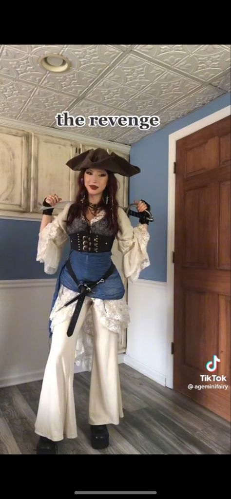 Pirate Costume With Pants, Blue Pirate Outfit, Pirate Theme Outfit, Pirate Outfit Girl, Pirate Aesthetic Female Outfit, Pirate Inspired Outfits, Steampunk Pirate Costume, Pirate Core, Pirate Dress Up