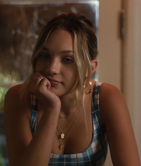 Mia Reed Fallout, The Fallout Maddie Ziegler, Maddie Ziegler The Fallout, Mia The Fallout, Vada And Mia The Fallout, Maddie Ziegler Movie, The Fallout Movie, Fallout Movie, Comfort Movies