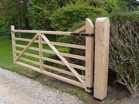 5 bar gate. | UKworkshop.co.uk 5 Bar Gate, How To Build A Driveway Gate, Diy Farm Gate, Farm Fence Gate, Driveway Gate Diy, Farm Gates Entrance, Wooden Gate Designs, Wood Gates Driveway, Diy Gate