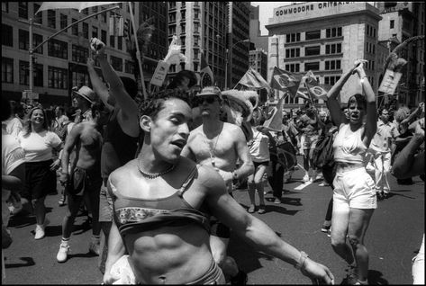 Pride parade. 5th Avenue. New York, USA. 1998. © Nikos Economopoulos / Magnum Photos Pride Parade Photography, Gay History, Study Photography, Power To The People, Pride Parade, Color Film, History Of Photography, Magnum Photos, Documentary Photography