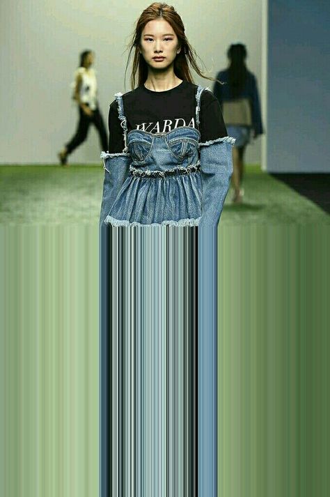 Fashion glitch     #Kseniyalozovsky Glitch Outfit, Glitch Fashion, Glitch Gif, Digital Sculpture, Arusha, Fashion Figures, Glitch Art, Fashion Shoot, Textile Art