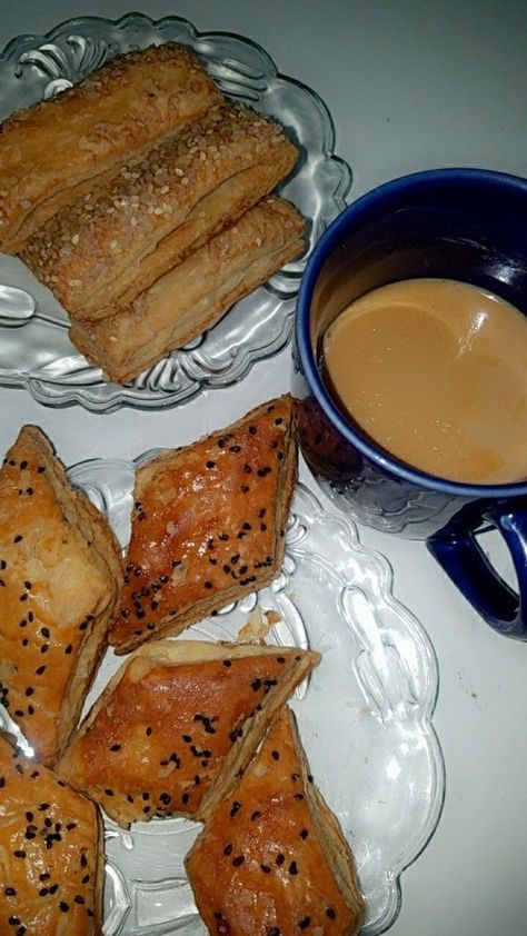 Snapchat streak Javed Ali, Fast Food Drinks, Emraan Hashmi, Tea Love, Eating Food Funny, Snapchat Streak, Coffee Instagram, Food Gallery, Food Drink Photography