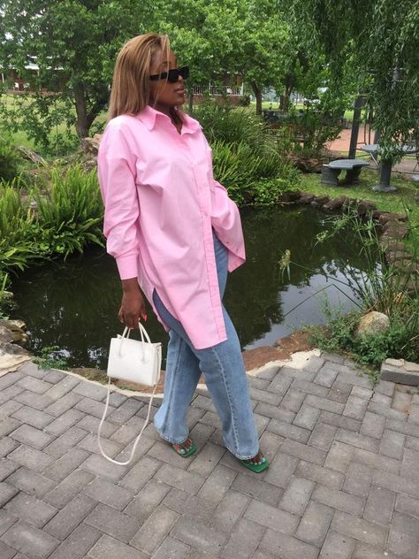 A cute way to style your oversized pink shirt. Touch of white & green Oversized Pink Shirt Outfit, Pink Shirt Outfit Ideas, Outfit Ideas Female, Pink Shirt Outfit, Pink Shirt Dress, Shirt Outfit Ideas, Black Jeans Outfit, Pink Shirt, Winter Outfit