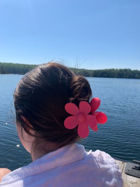 Burnett Girl, Hairclip Hairstyles, Rich Girl Hair, Vacation 2023, All Types Of Hair, Flowers In Her Hair, Types Of Hair, Hair Flowers, Clip Hairstyles